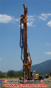 Bauer BG 15 H BT 40 rotary drilling rig
